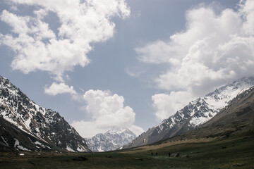 Fototapeta premium Majestic Mountains Amidst Cloudy Weather