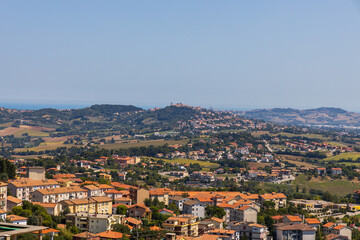 Fototapeta na wymiar Magnifici scorci sulle colline marchigiane dalla balconata di Osimo