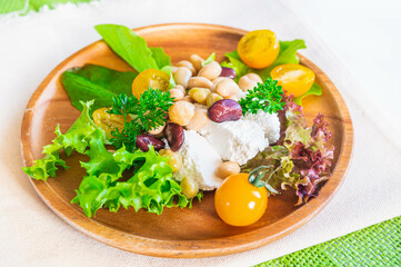 豆とチーズのサラダ