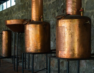 RECIPIENTES ANTIGUSO DE COBRE