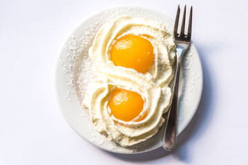 Fruchtdessert mit Pfirsich - Falsches Spiegelei