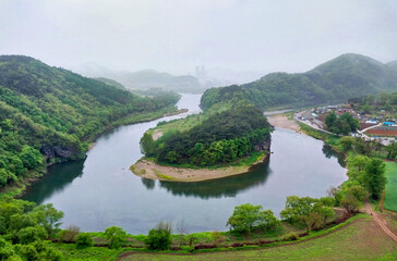 안개낀 강원도 영월군 한반도지형