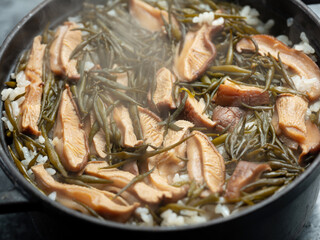 Sea weed fusiforme Rice with Mushrooms	