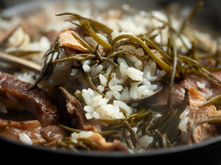 Sea weed fusiforme Rice with Mushrooms