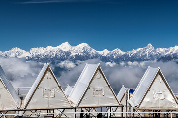 Niubei Mountain tents and sea of clouds in Western Sichuan plateau, Sichuan province, China. © 孝通 葛