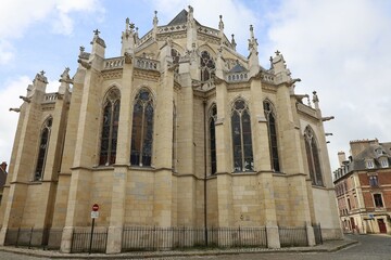 Fototapeta na wymiar La cathédrale Saint Cyr et Sainte Julitte, ville de Nevers, département de la Nièvre, France