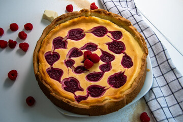 Leckerer Käsekuchen mit Himbeeren