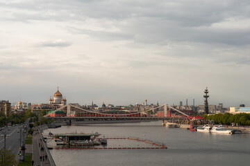 Fototapeta na wymiar View from the Andreevsky bridge to the city center