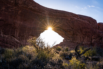 sun shining through window arch at arches nationalpark in utah usa - obrazy, fototapety, plakaty
