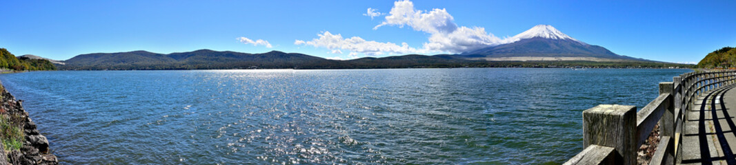 山中湖　長池親水公園より三国山稜と富士山を眺めるパノラマ

