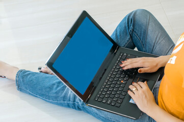Fototapeta premium Girl using her laptop in her house.