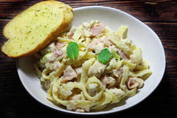 pasta with chicken and bacon