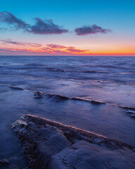 Mare sugli scogli lunga esposizione  al tramonto Sicilia Agrigento 
