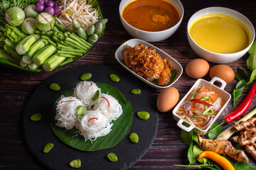 Rice noodles with fish curry sauce and spicy curry sauce, southern style with vegetables set, fried chicken, boiled egg and pickled vegetables, Thai traditional style. (Kanom Jeen Nam Ya)