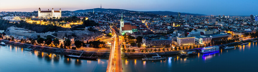 Fototapeta na wymiar Evening panorama of the castle and old town in Bratislava, capital of Slovakia