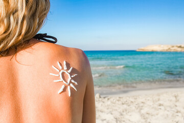 happy girl with the sun on her back by the sea in the nature