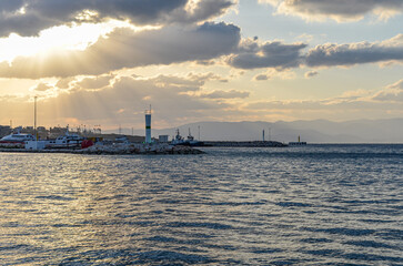 Obraz premium Cesme harbor lighthouse at sunset (Izmir province, Turkiye)