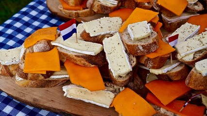 Bagietka z serem, camembert pieczywo piekarnia ser, flaga Holandi - obrazy, fototapety, plakaty