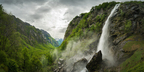Wasserfall mit Talsicht IV Panorama