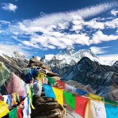 Papier Peint photo autocollant Makalu Mounts Everest Lhotse Makalu with buddhist prayer flags