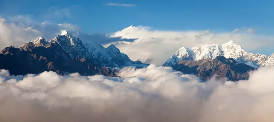 Papier Peint photo autocollant Makalu Evening sunsed red colored view on top of mount Makalu