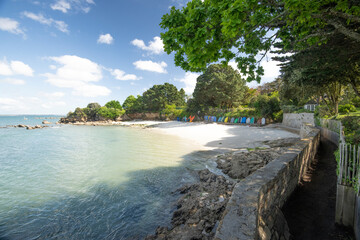 Fouesnant en Bretagne, plage sur le sentier littoral