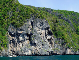 massive limestone rocks at the el nido archipelago