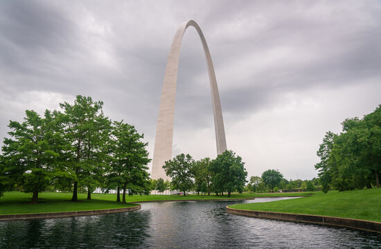 River and Gateway Arch National Park