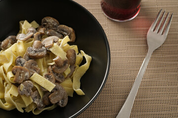 Piatto di pasta con i funghi