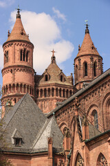 Fototapeta na wymiar Dom St. Peter zu Worms; Blick von Südosten auf die westlichen Flankentürme