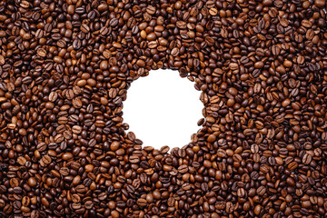 Palone ziarna kawy wypełniające tło z pustym polem na środku 