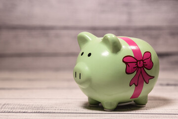 Argent epargne banque tirelire cochon cadeau noeud