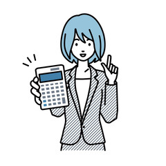 立って電卓を指差してこちらに向けて見せているスーツの女性