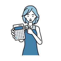 立って電卓を指差してこちらに向けて見せているドレスの女性