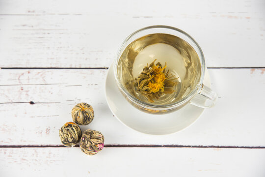Te en flor y taza