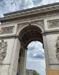 Obraz premium L'arc de triomphe de l'Étoile, souvent appelé simplement l'Arc de Triomphe