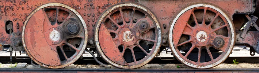 Fototapete Schiffswrack Rusty red wheels