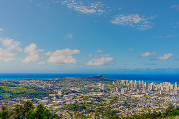 Fototapeta premium City view with sky in Hawaii