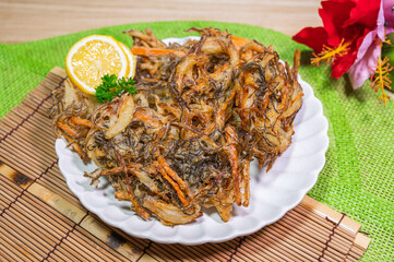 沖縄料理　もずくの天ぷら