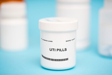 uti pills medication In plastic vial - obrazy, fototapety, plakaty