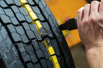 tire renewal in a workshop