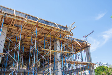 Wooden formwork for the base of the walls and supports, supported by metal supports.