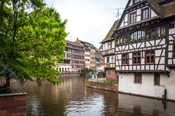 Fototapeta na wymiar La Petite France, canaux du Rhin à Strasbourg