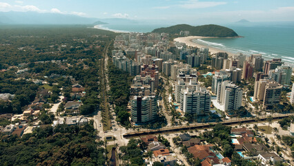 Visão aérea do bairro de Rivieira de São Lourenço em Bertioga no estado de São Paulo captada...