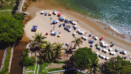 Orla da praia da feiticeira em Ilhabela São Paulo Brasil captada do alto por um drone em 2023. 
