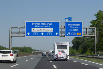 Hinweisschild vor dem Autobahnkreuz Münster-Süd - obrazy, fototapety, plakaty