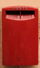 La cassetta postale rossa, italia