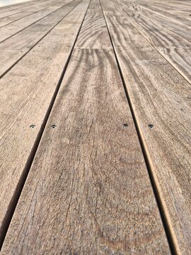 parquet ext&eacute;rieur en bois, plage de piscine