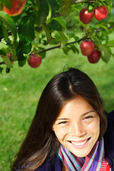 Fototapeta na wymiar Autumn woman under apple tree