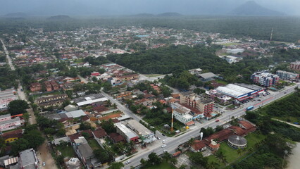 Visão aérea do bairro de Boracéia em Bertioga Brasil captada do alto por um drone. 